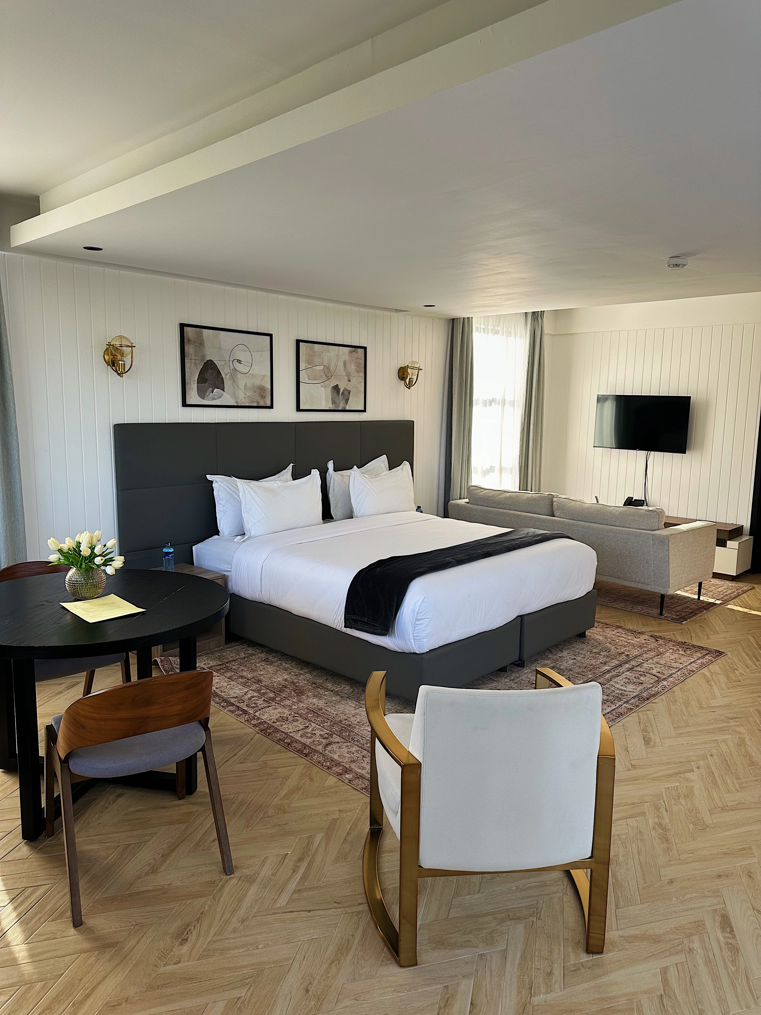 1-Bedroom Suite Image 2
